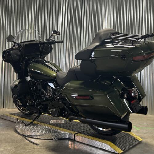 2026 Harley-Davidson® Street Glide Limited OLIV STL MTL/BLK W/ PINSTRI thumb 1