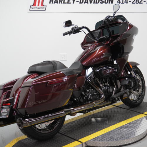 2024 Harley-Davidson® CVO™ Road Glide® Copperhead thumb 2
