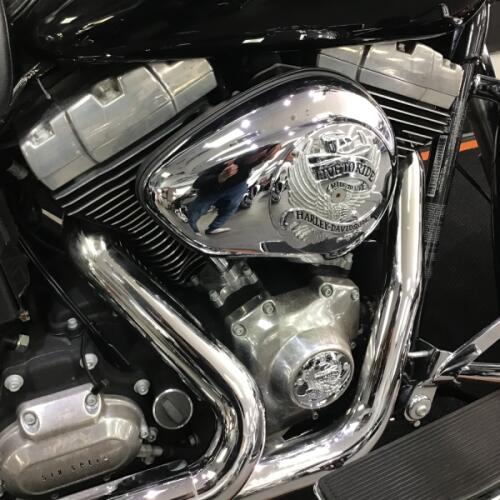 2013 Harley-Davidson® Switchback™ Vivid Black thumb 3