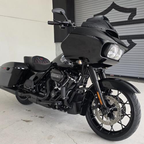 2023 Harley-Davidson® Road Glide® Special Vivid Black - Black Finish thumb 3