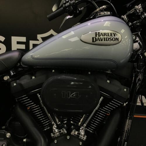 2024 Harley-Davidson® Heritage Classic Atlas Silver Metallic - Black Finish thumb 1