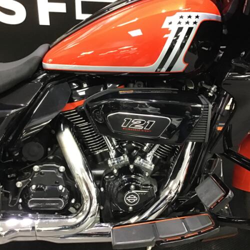 2024 Harley-Davidson® CVO™ Road Glide® Legendary Orange thumb 3