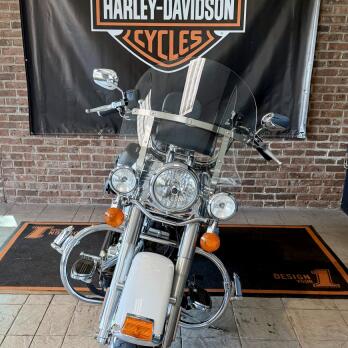 2013 Harley-Davidson® Heritage Softail® Classic Bright White thumb 2