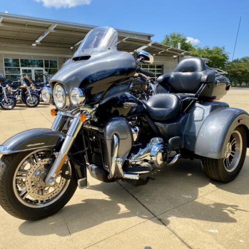 2021 Harley-Davidson Tri Glide Ultra Gauntlet Gray Metallic/Vivid Black thumb 3