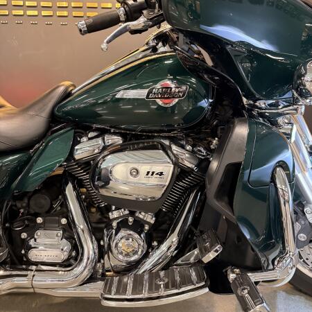 2024 Harley-Davidson® Tri Glide® Ultra Alpine Green / Vivid Black thumb 3