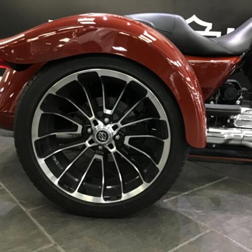 2024 Harley-Davidson® Road Glide® 3 Red Rock thumb 3
