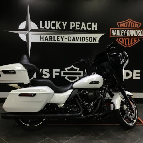 2024 Harley-Davidson® Street Glide® White Onyx Pearl - Black Finish thumb 3