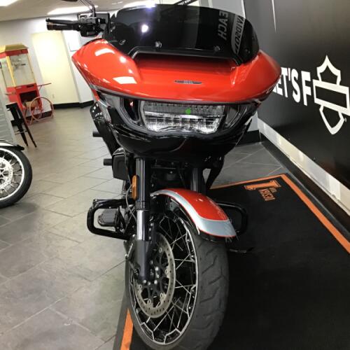 2024 Harley-Davidson® CVO™ Road Glide® Legendary Orange thumb 2