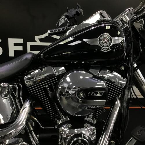 2016 Harley-Davidson® Fat Boy® Vivid Black thumb 3