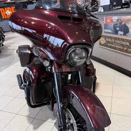 FLHXSE 2019 CVO™ Street Glide® thumb 3