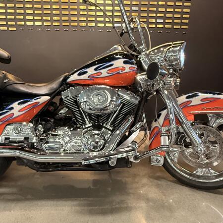 2005 Harley-Davidson® Road King® Classic Vivid Black thumb 3