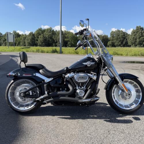 2020 Harley-Davidson® Fat Boy® 114 Vivid Black thumb 2