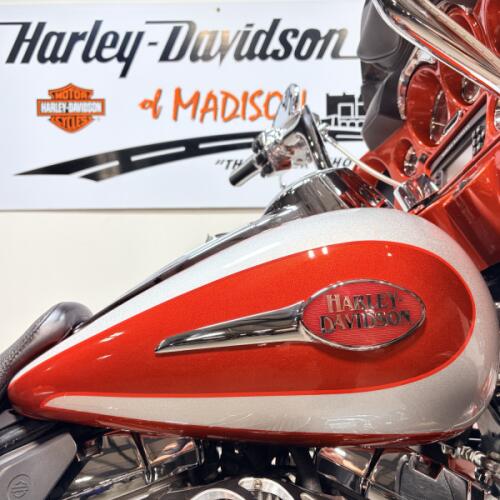 2008 Harley-Davidson® Screamin’ Eagle Ultra Classic Electra Glide Canyon Copper & Stardust Silver thumb 2