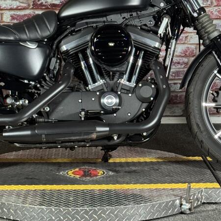 XL 883N 2021 Iron 883™ thumb 2