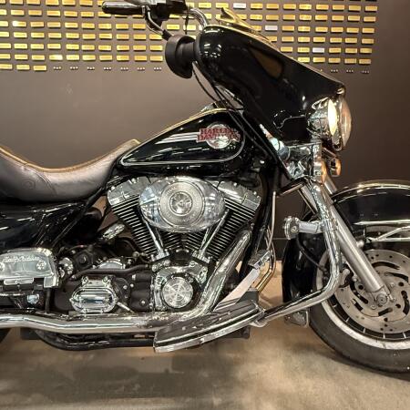 2006 Harley-Davidson® Electra Glide® Ultra Classic® Black Cherry Pearl thumb 3