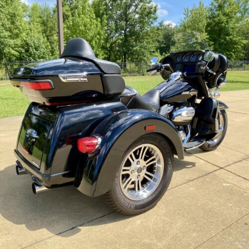 2024 Harley-Davidson Tri Glide Ultra Vivid Black thumb 1