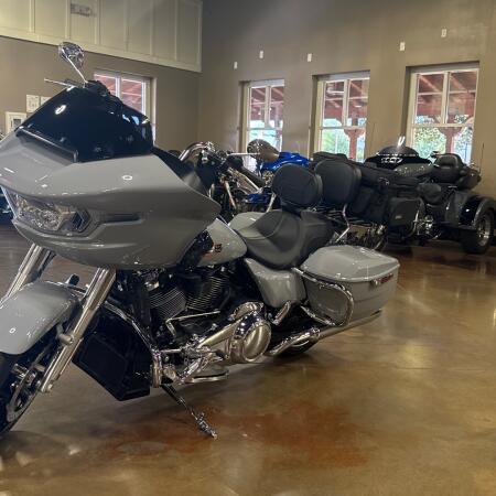 FLTRX 2025 Road Glide™ thumb 3