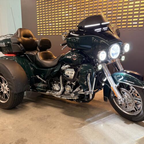 2024 Harley-Davidson® Tri Glide® Ultra Alpine Green / Vivid Black thumb 1