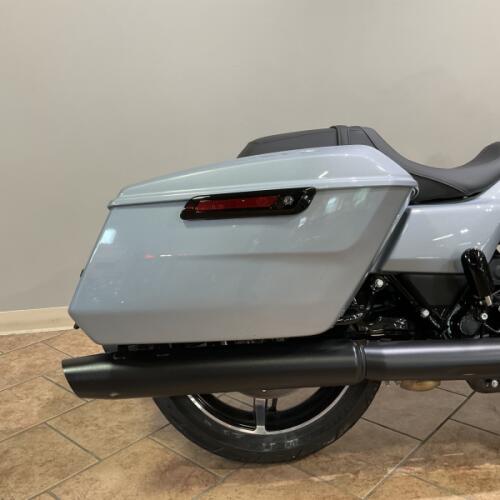 2024 Harley-Davidson® FLHX Street Glide® Atlas Silver Metallic - Black Finish thumb 0