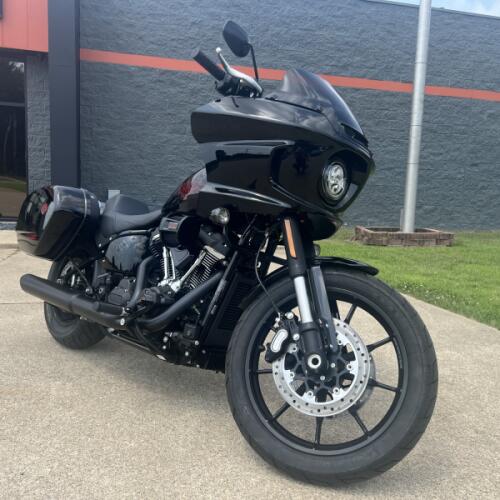 2026 Harley-Davidson® Low Rider® ST Vivid Black Black Trim thumb 3