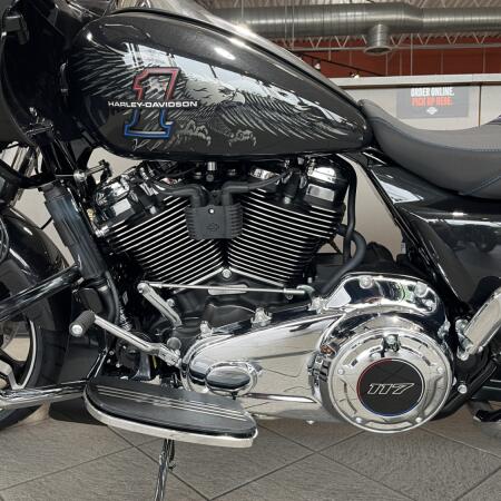 FLTRX 2026 Road Glide® thumb 2