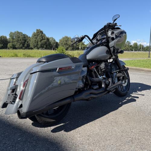 2018 Harley-Davidson® CVO™ Road Glide® Gunship Gray thumb 1