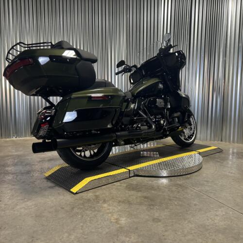 2026 Harley-Davidson® Street Glide Limited OLIV STL MTL/BLK W/ PINSTRI thumb 3