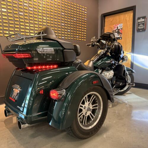 2024 Harley-Davidson® Tri Glide® Ultra Alpine Green / Vivid Black thumb 0