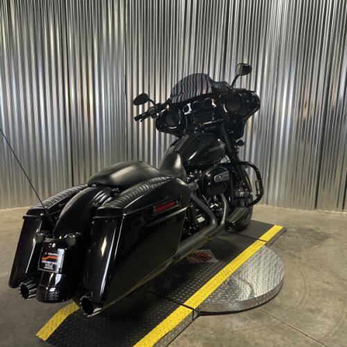 2018 Harley-Davidson® Street Glide® Special Vivid Black thumb 2