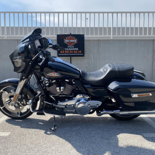2024 Harley-Davidson® Street Glide® thumb 2