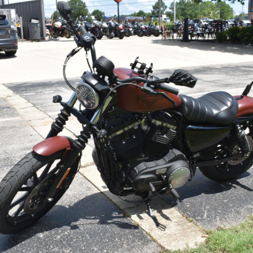 2017 Harley-Davidson® Iron 883™ thumb 1