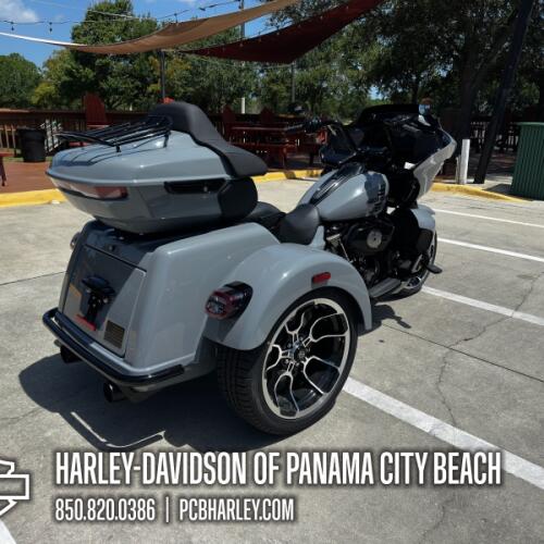 2026 Harley-Davidson® Road Glide 3 thumb 3