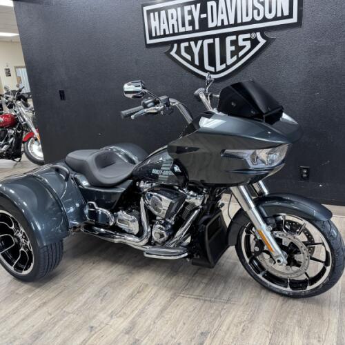 2026 Harley-Davidson® Road Glide 3 thumb 3