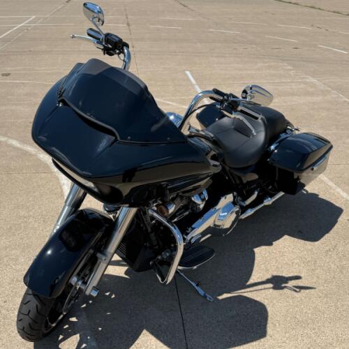 2023 Harley-Davidson® Road Glide® Vivid Black thumb 1