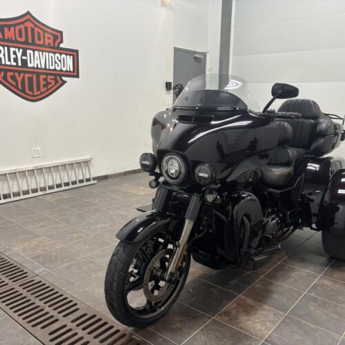2021 Harley-Davidson® CVO™ Tri Glide® Charred Crimson thumb 0