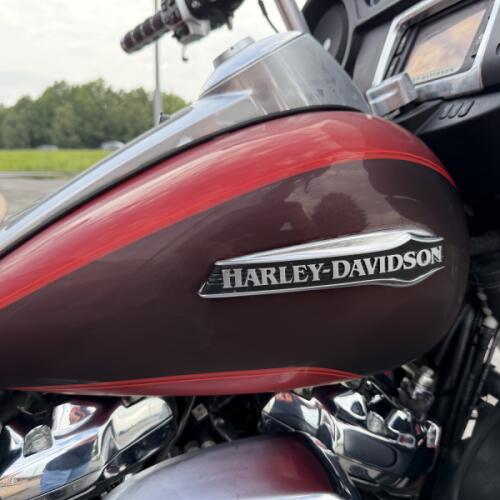 2018 Harley-Davidson® Tri Glide® Ultra Wicked Red/Twisted Cherry thumb 0