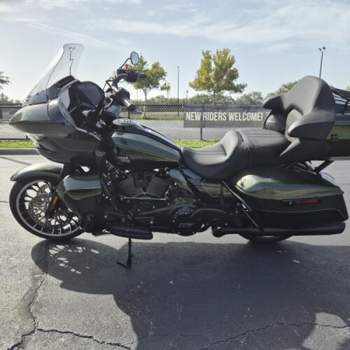 FLTRXL 2026 Road Glide Limited thumb 0