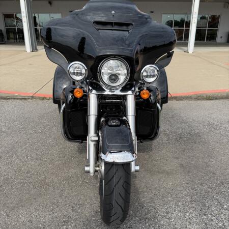 2024 Harley-Davidson® Tri Glide® Ultra Vivid Black thumb 0
