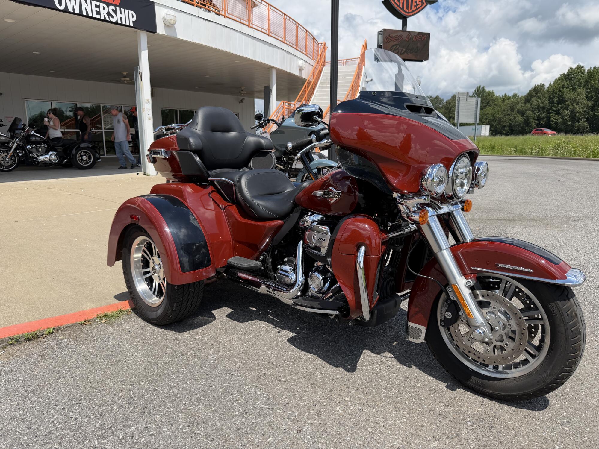 2024 Harley-Davidson® Tri Glide® Ultra Red Rock / Vivid Black