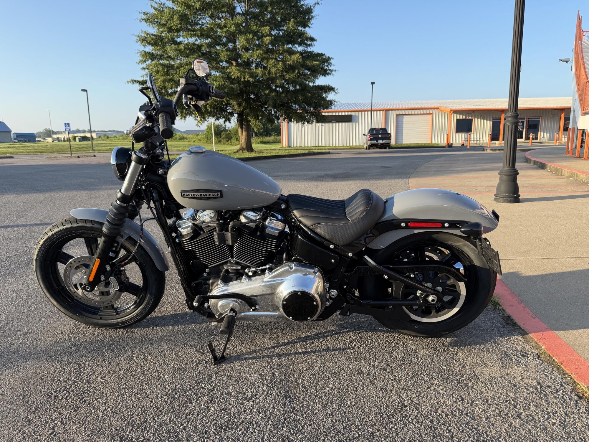 2026 Harley-Davidson® Street Bob® Solo Dark Billiard Gray, photo 7