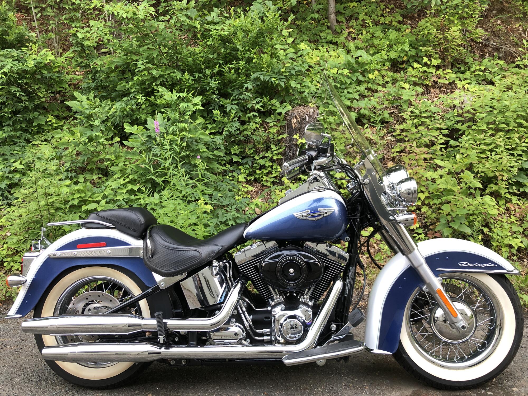 2015 Harley-Davidson® Softail® Deluxe Two-Tone White Hot Pearl/Blue Hot Pearl