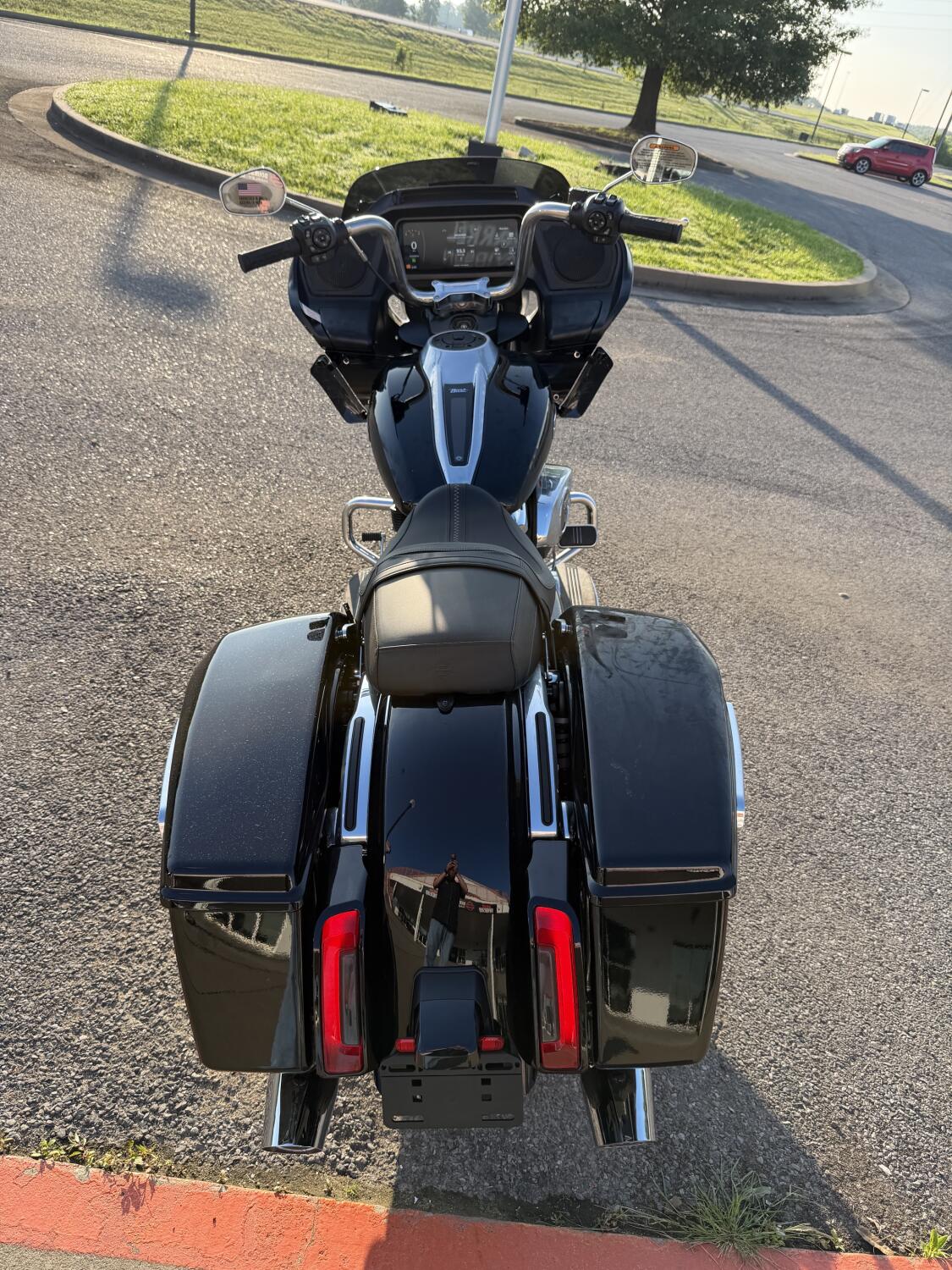 2026 Harley-Davidson® Road Glide™ Vivid Black, photo 8
