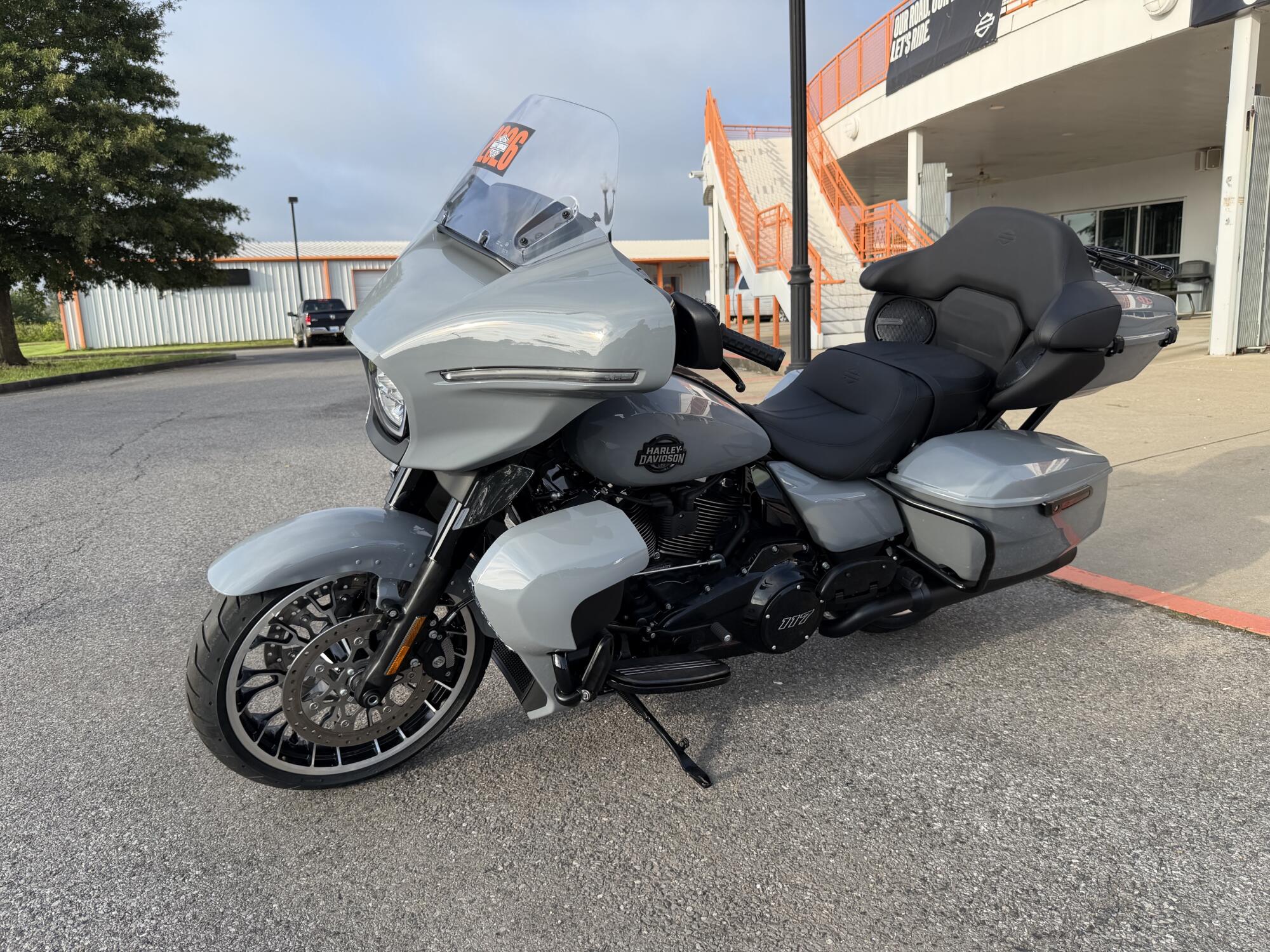 2026 Harley-Davidson® Street Glide Limited Dark Billiard Gray, photo 6