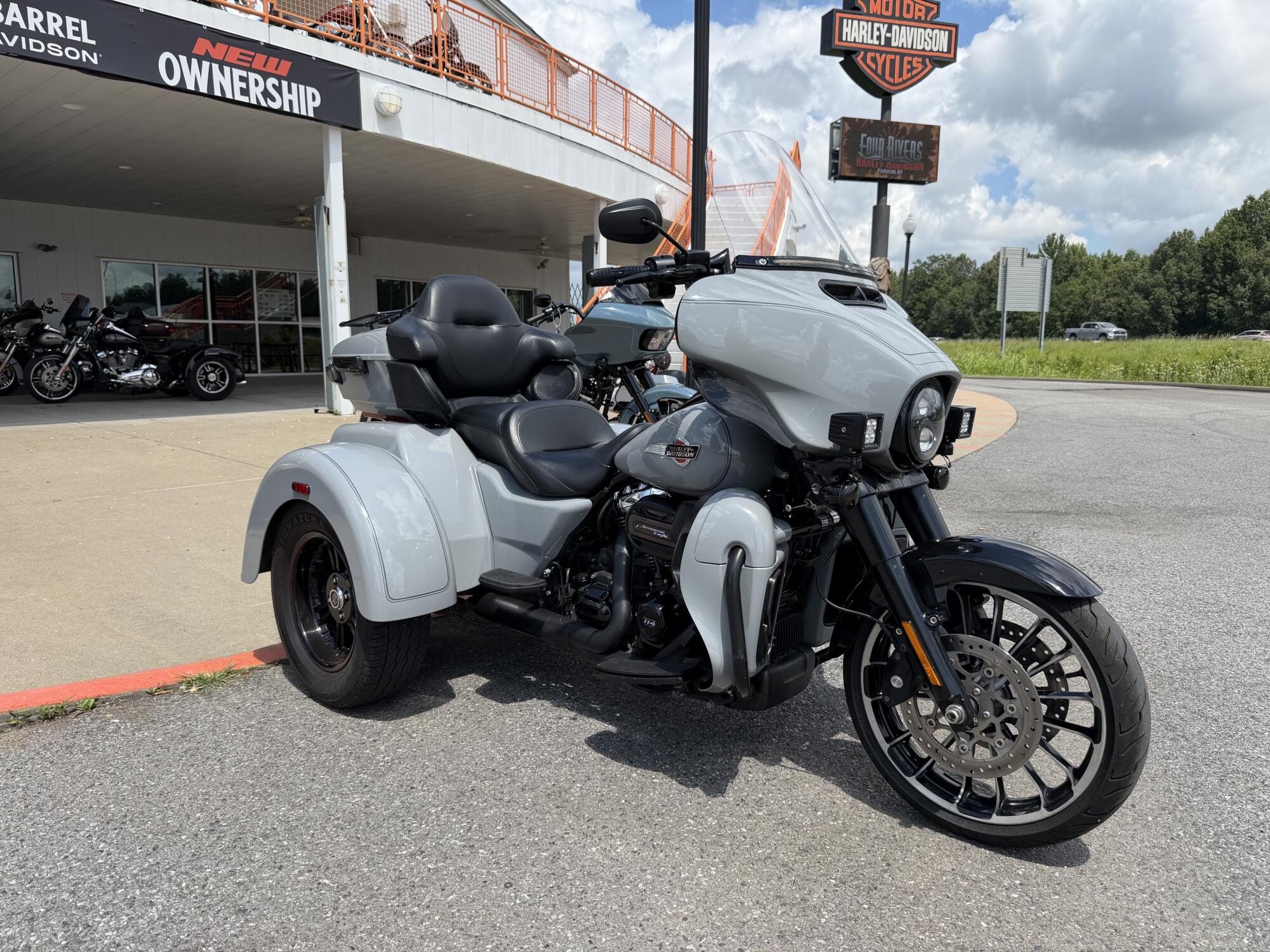 2024 Harley-Davidson® Tri Glide® Ultra Billiard Gray