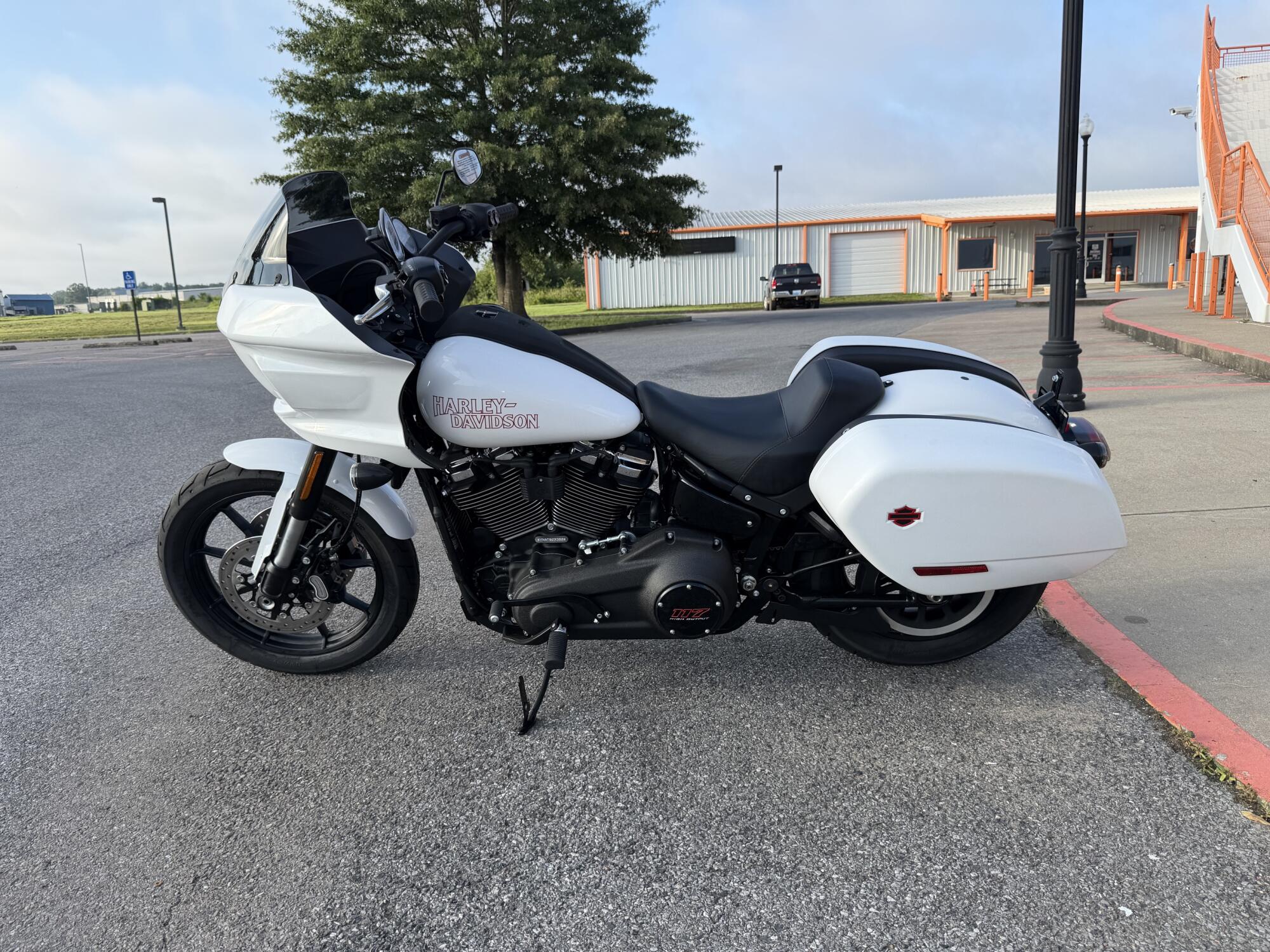 2026 Harley-Davidson® Low Rider™ ST White Onyx Pearl Black Trim, photo 7
