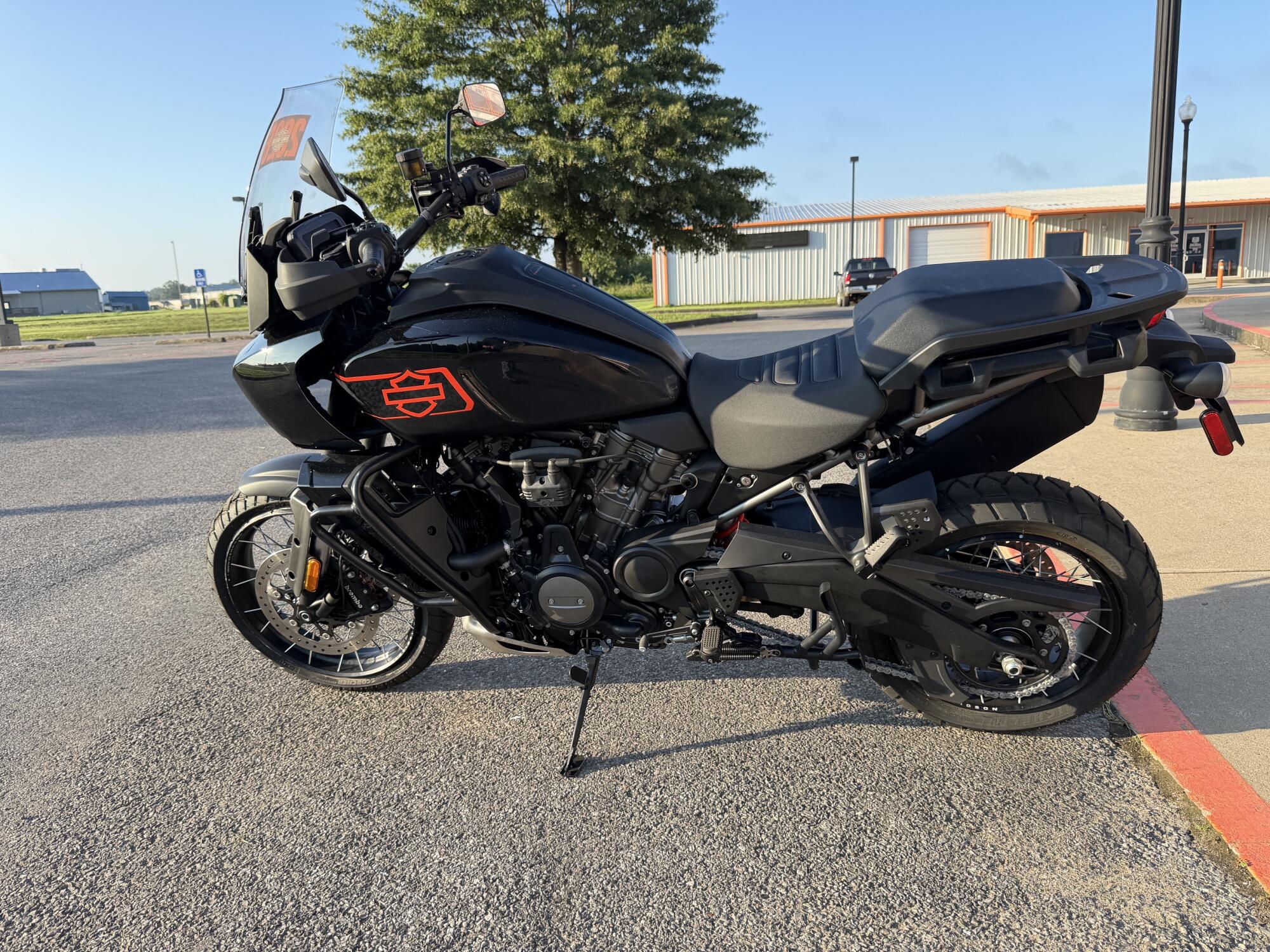 2026 Harley-Davidson® Pan America® 1250 Special Vivid Black, photo 7