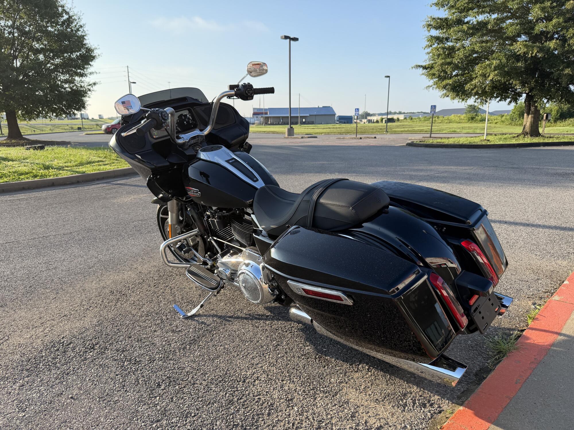 2026 Harley-Davidson® Road Glide™ Vivid Black, photo 7