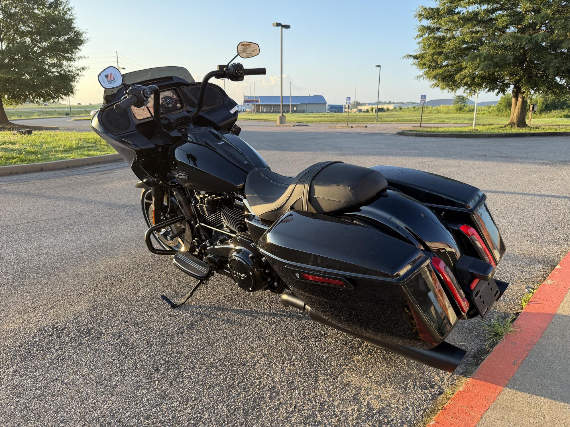 2026 Harley-Davidson® Road Glide™ Vivid Black Black Trim, photo 8