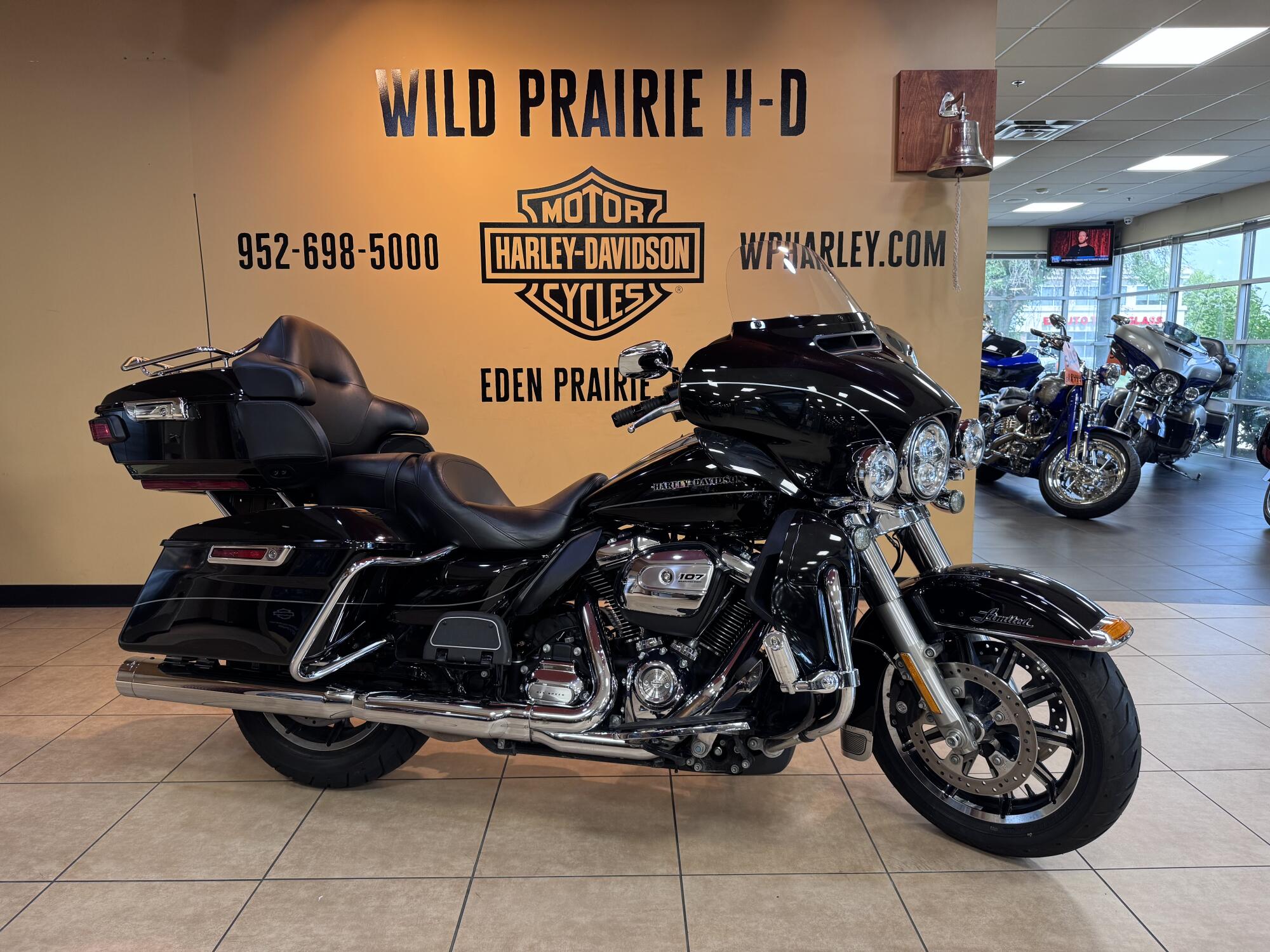 2017 Harley-Davidson® Ultra Limited Vivid Black