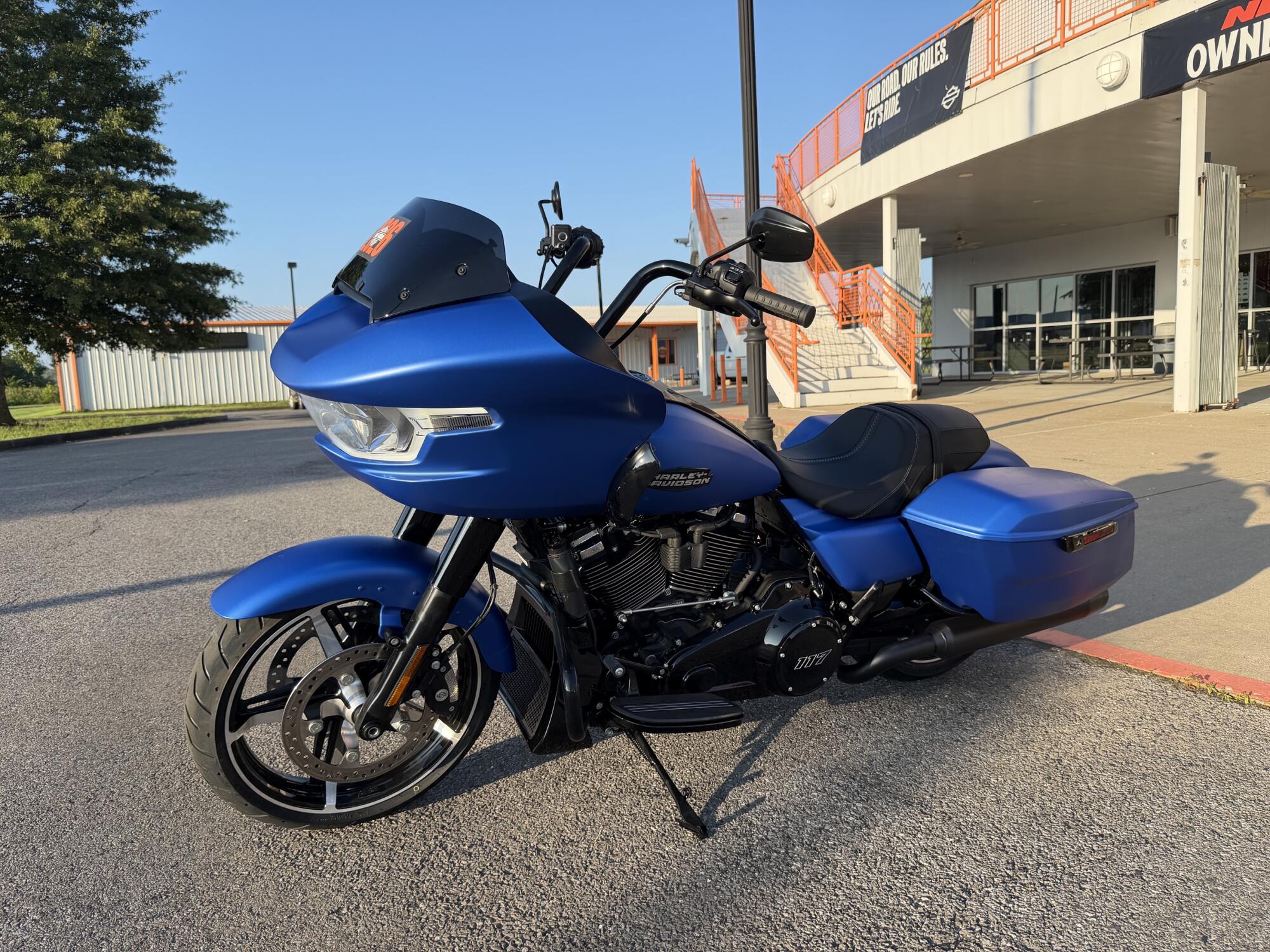 2026 Harley-Davidson® Road Glide™ Aurora Blue Denim Black Trim, photo 6